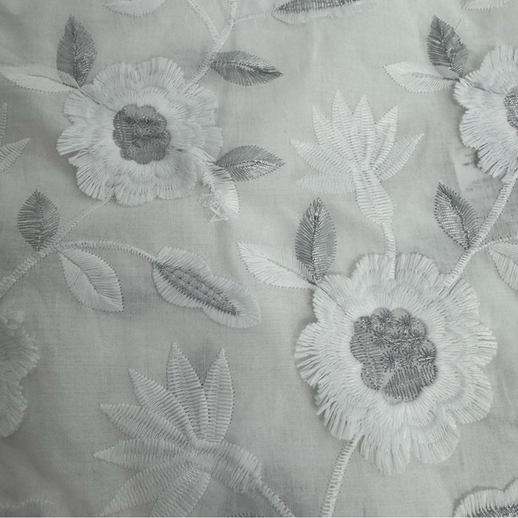 NWT Chico's Applique Blouse Top Size 0(US 4 )White Embroidered Floral  Boho - Picture 12 of 15